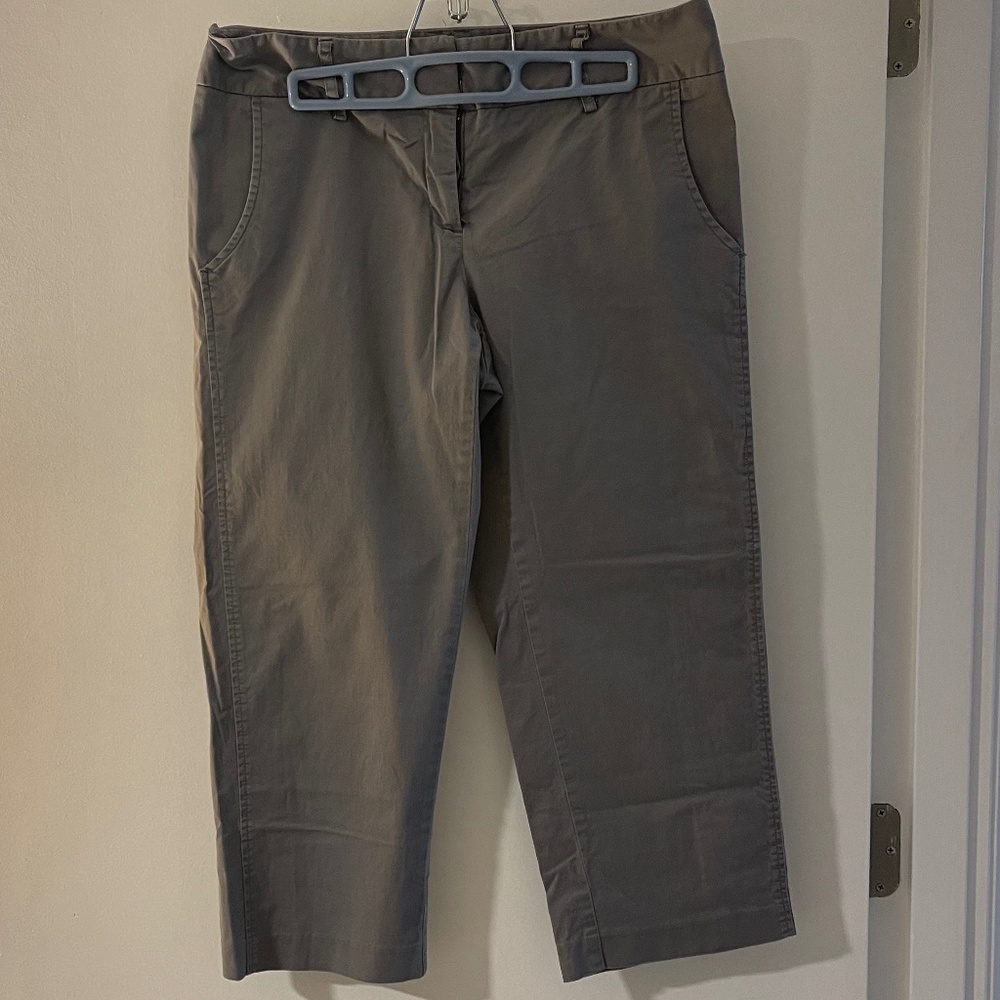 (2) Pair of Ladies Capri Style Pants / Daisy Fuentes / Sized 8